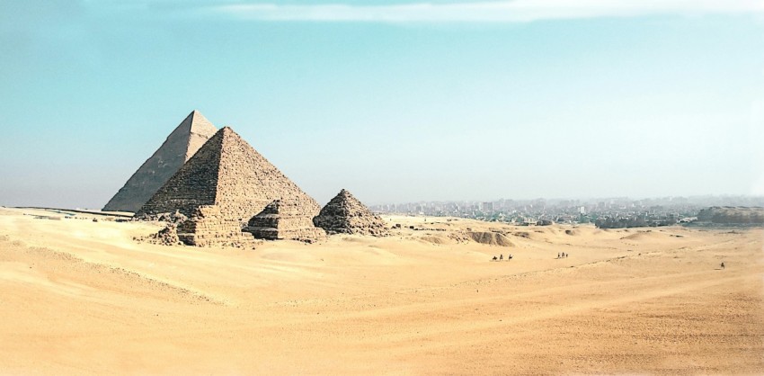 pyramid of giza during daytime