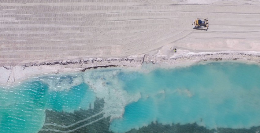 birds eye view of a beach during daytime