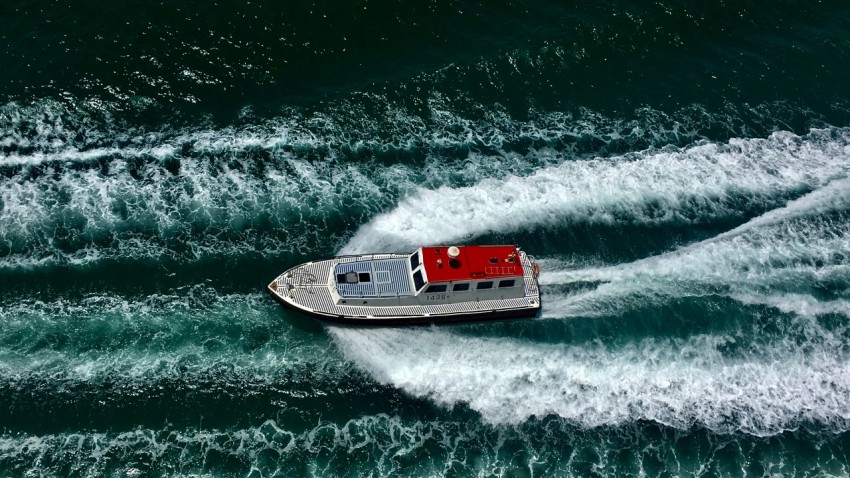 white and red boat on sea during daytime HYgb4