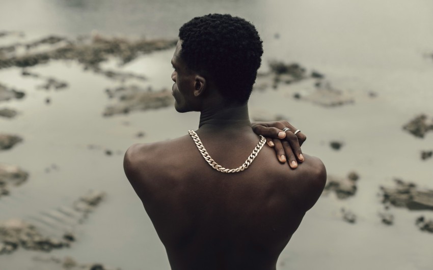 topless man wearing silver chain necklace unSR