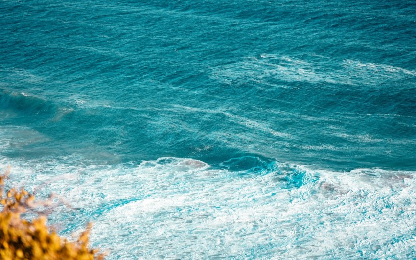 blue ocean waves during daytime