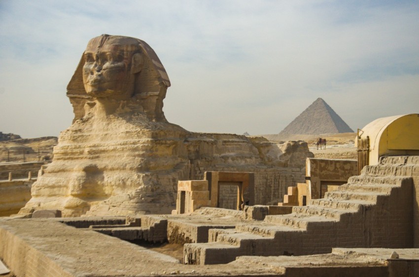 the sphinx and the pyramids of giza egypt