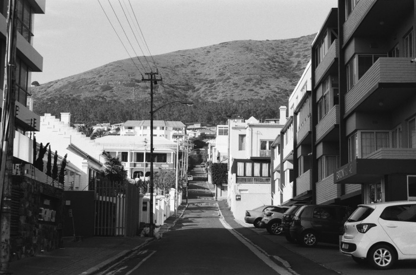 a black and white photo of a city street