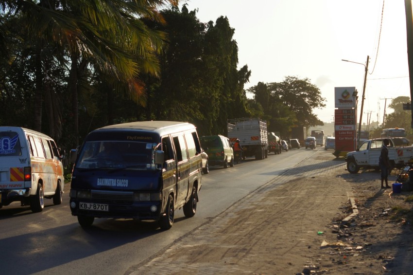 a bunch of cars that are parked on the side of the road