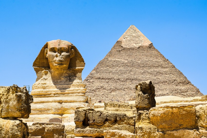 the sphinx and the great pyramid of giza