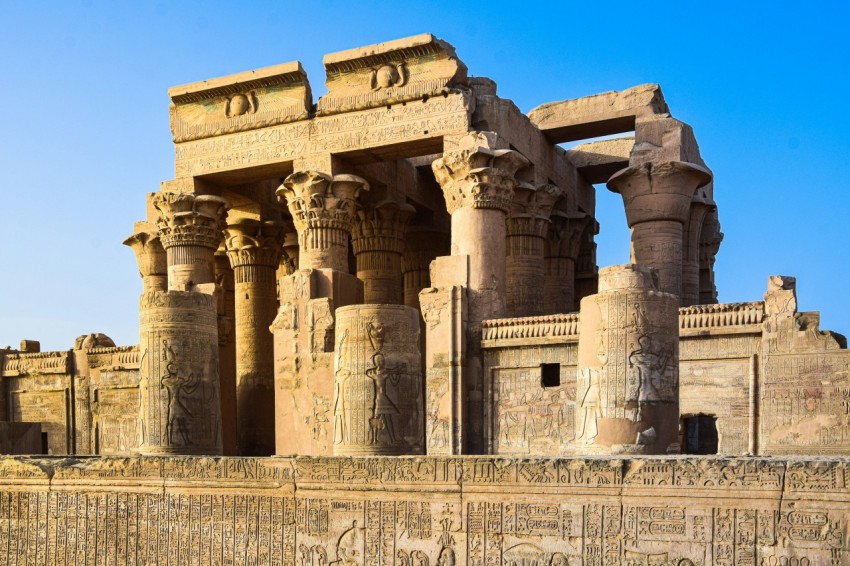 temple of kom ombo with pillars cUc3