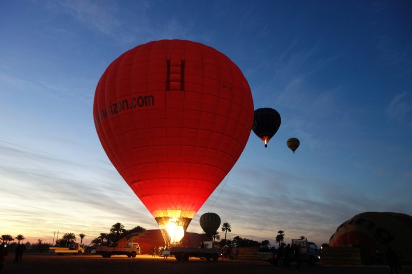 a group of hot air balloons