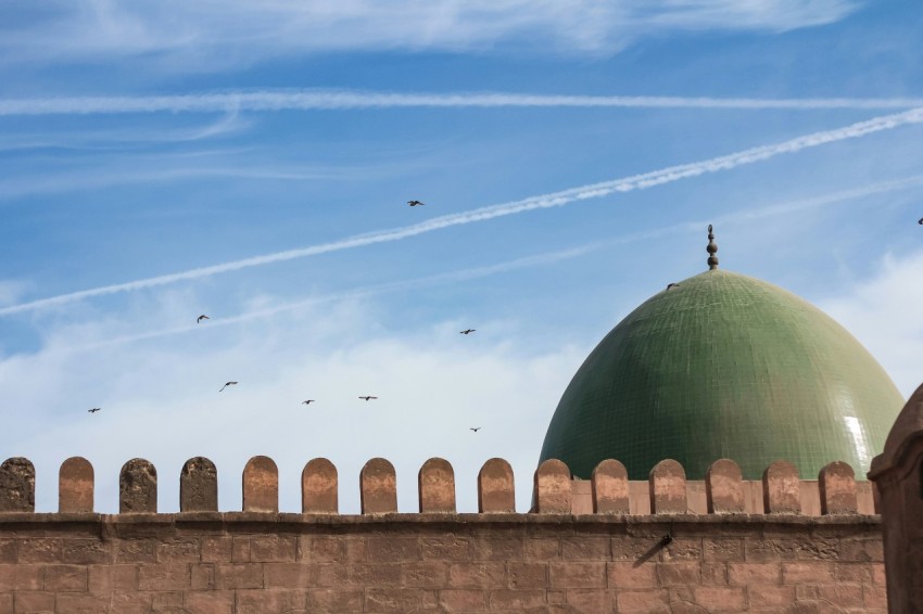 a large green dome on top of a building ojpMrh