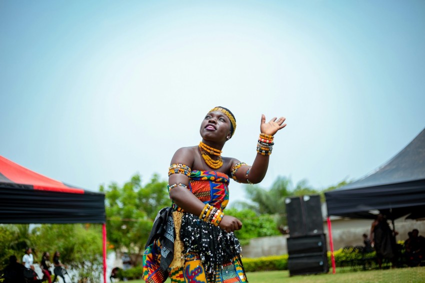 a person in traditional dress dancing tJDcC