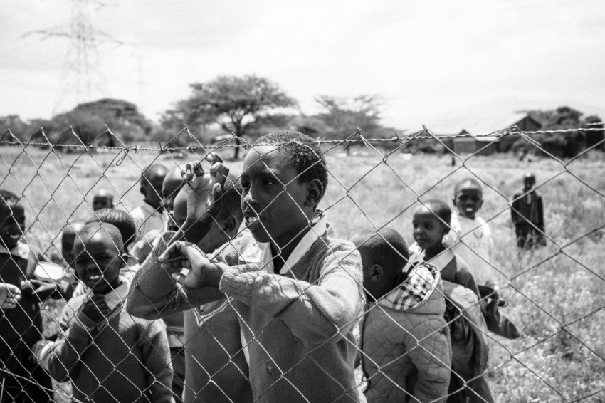 group of children inside fence DPmoxmj