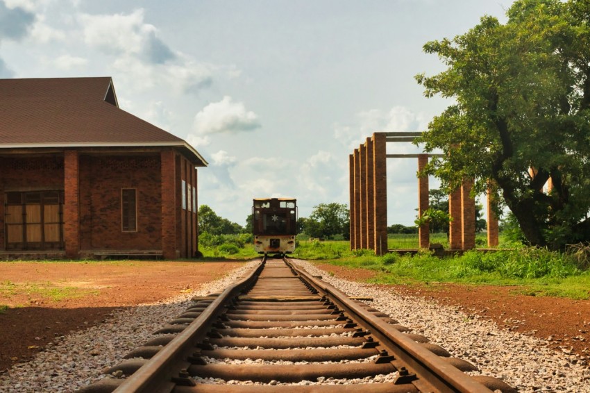 a train traveling down train tracks next to a building