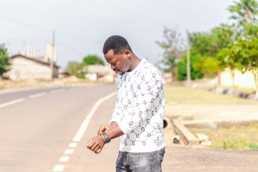 man in white and black stripe crew neck t shirt and blue denim jeans standing on on on with on 0lesmOmsc