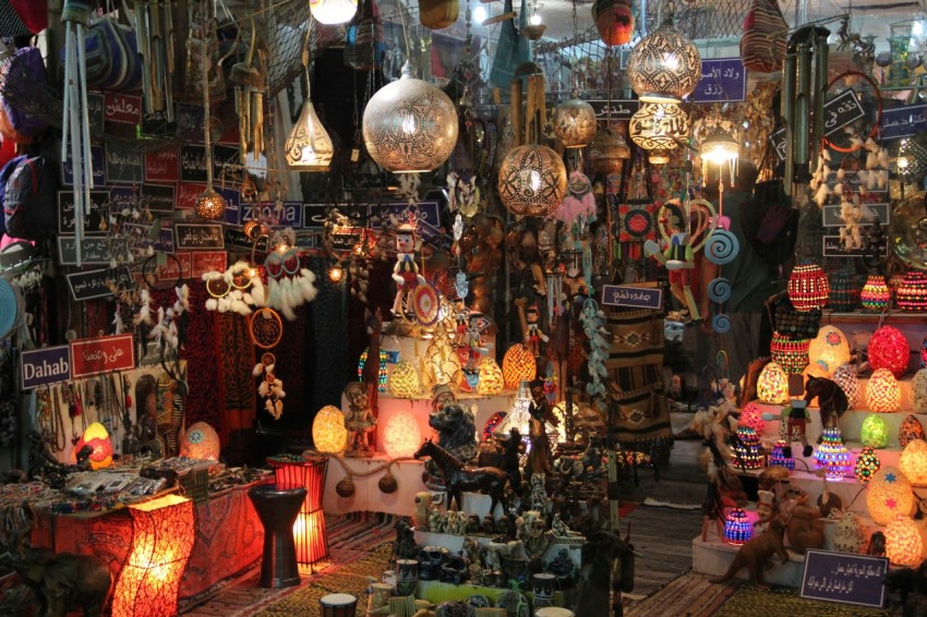 a store filled with lots of different types of lights