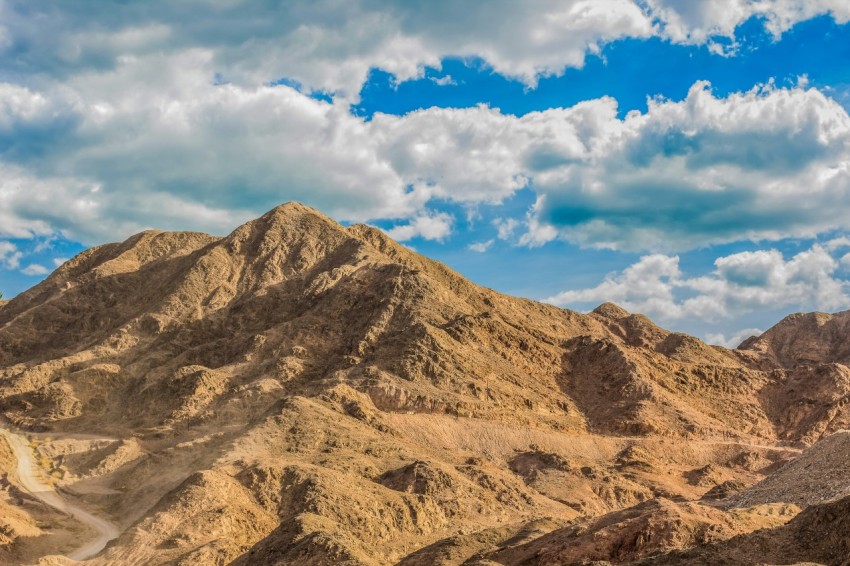 a view of a mountain range with clouds in the sky SnaduoH4