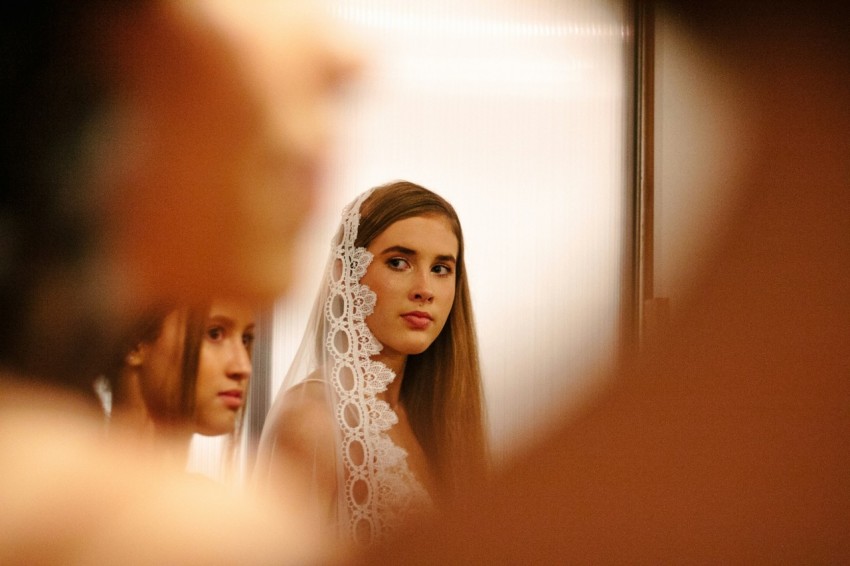 selective focus photo of woman wearing white veil Wzi3