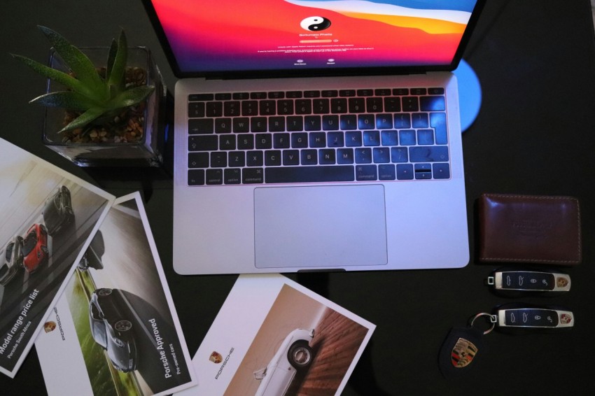 macbook pro on black table veQfS