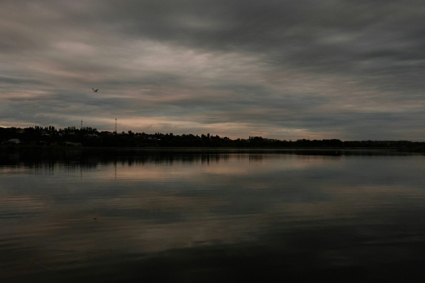 a body of water under a cloudy sky ItzzFS