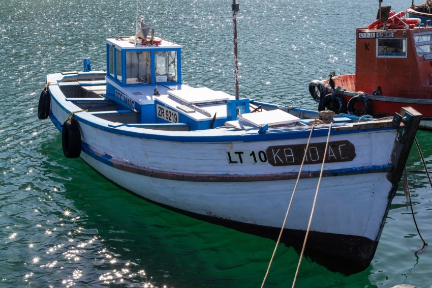 a small boat tied to a dock in the water