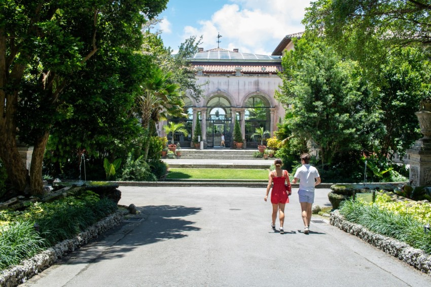 a man and a woman walking down a road 6NvXrhhc