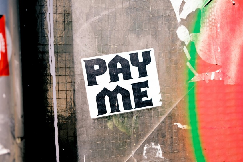 a pay me sticker on the side of a building mmVBP67F