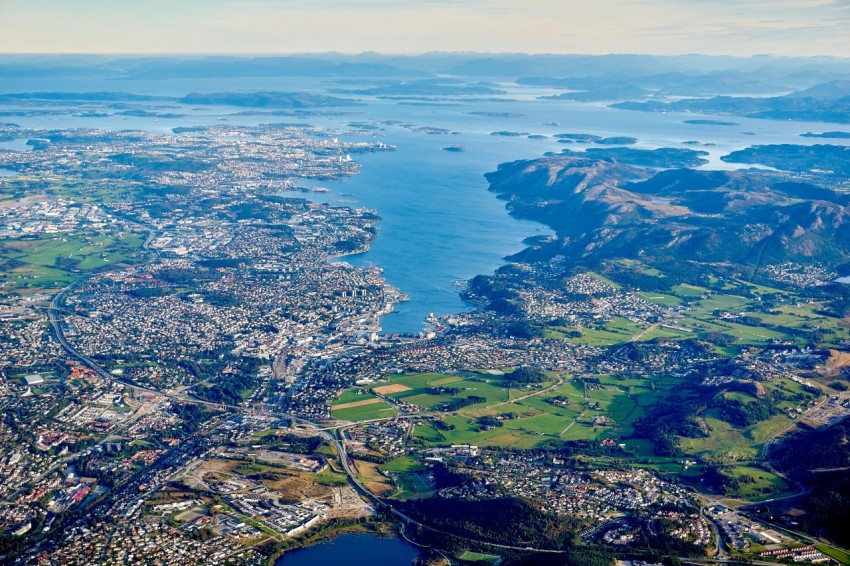 aerial view of seashore YTZ2SYW_