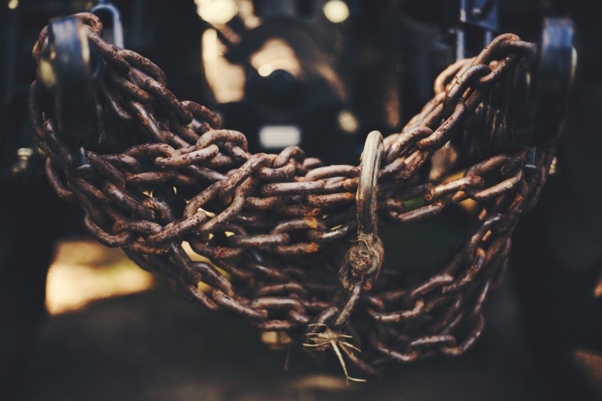 close up photo of brown metal chain