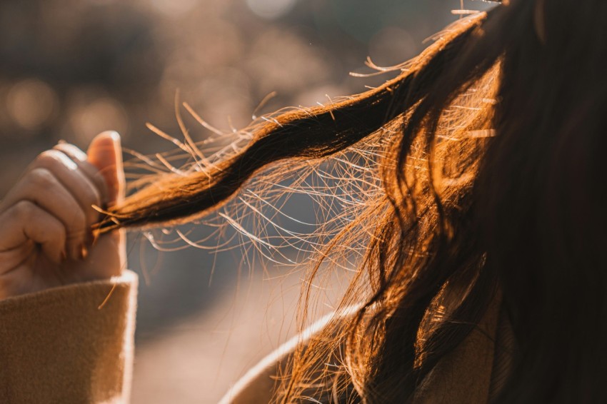 close up photography of person holding her hair