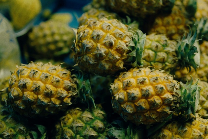 pineapples with its crowns