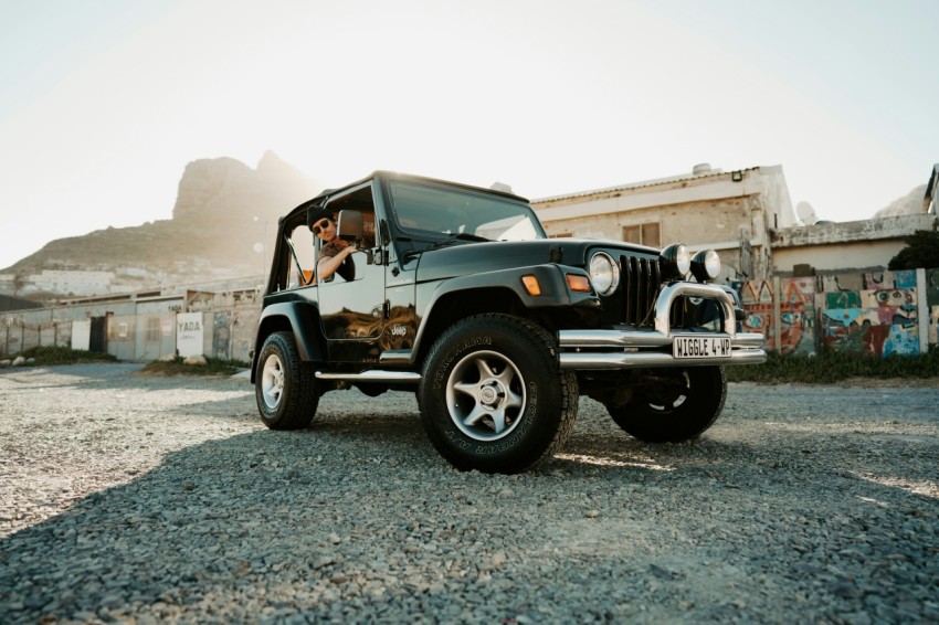 black and white jeep wrangler