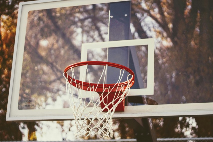 white and red basketball hoop on focus photo 40KqIP