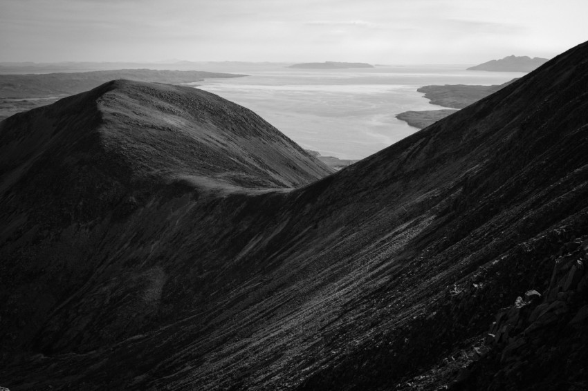 grayscale photography of mountain IDUgd8w