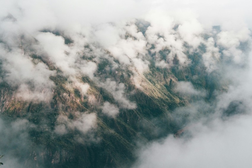 mountain covered by clouds 4er