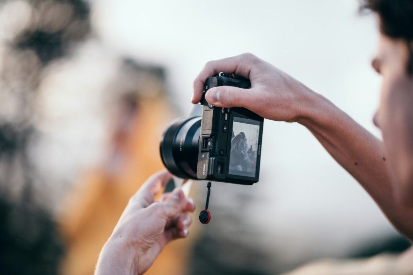 person holding black dslr camera 4kf