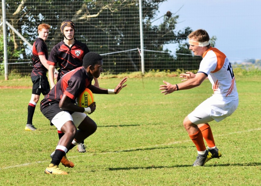 group of men playing soccer on green grass field during daytime Ft3X7Yp