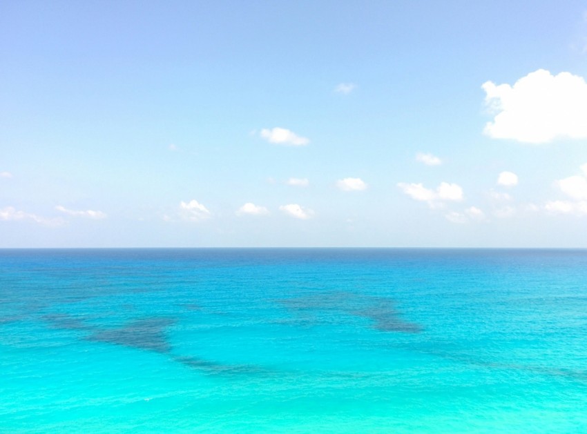 blue sea under blue sky during daytime 3SPcB0FC