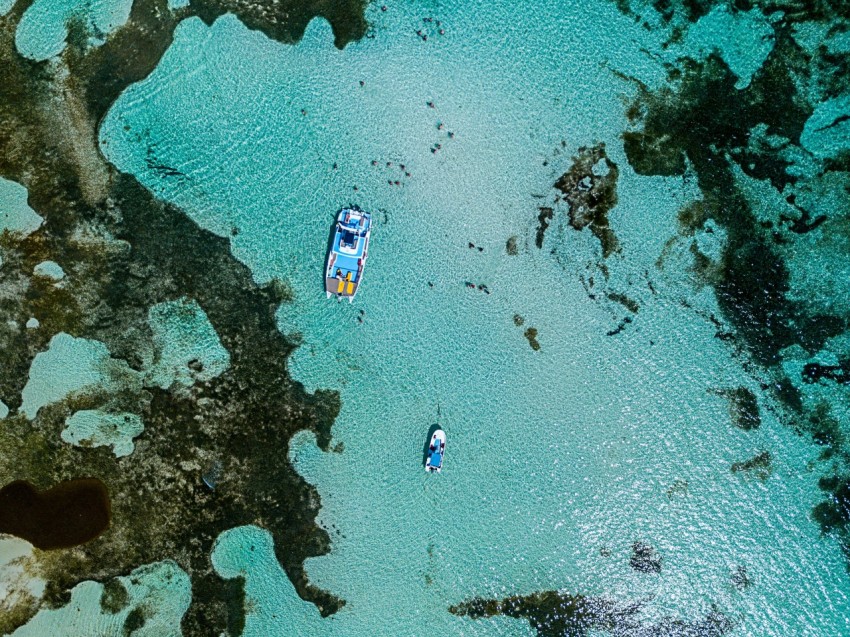 aerial photo of a boat on the body of water