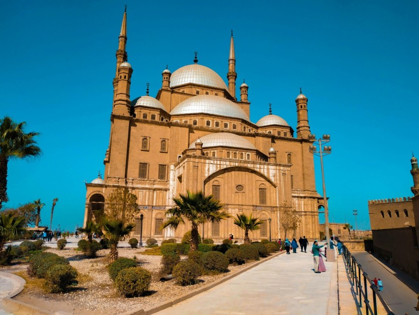 a large building with a large dome on top of it