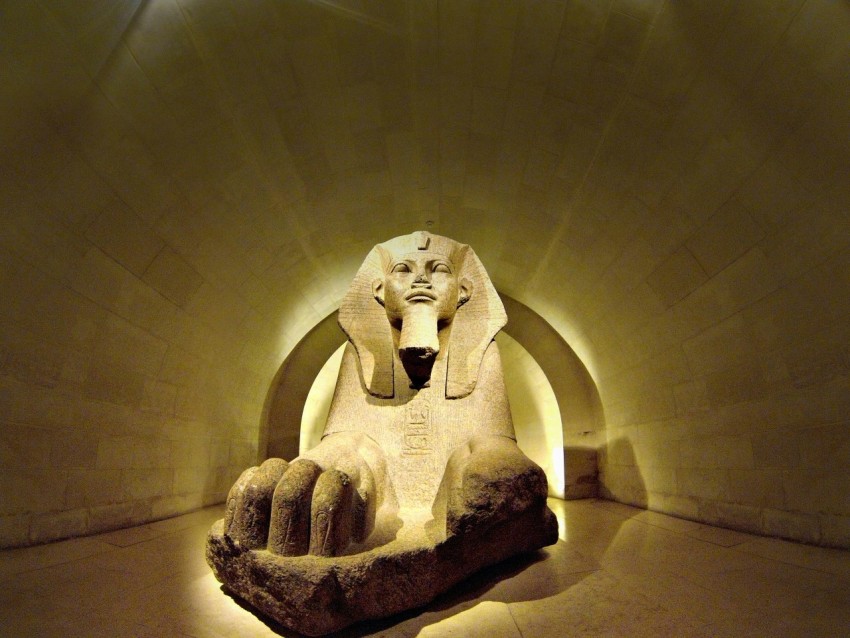 the sphynx statue