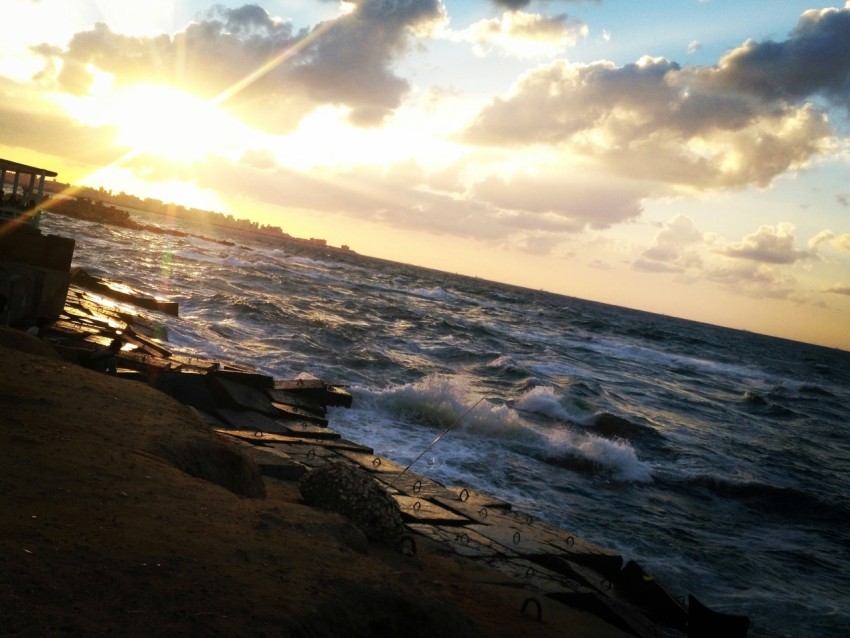 sea waves during golden hour zHQfLOLj0