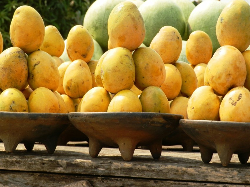 yellow fruits on brown wooden table lY1o