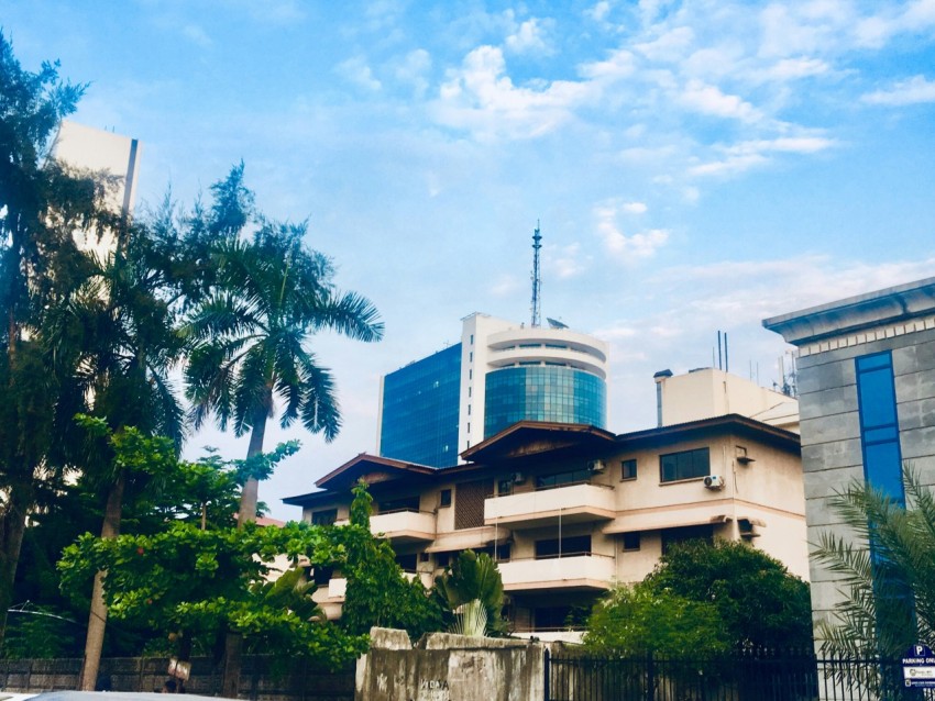 low angle photography of concrete buildings during daytime ci8jAYZN