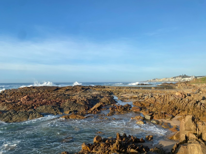 a rocky shore with a body of water PKm