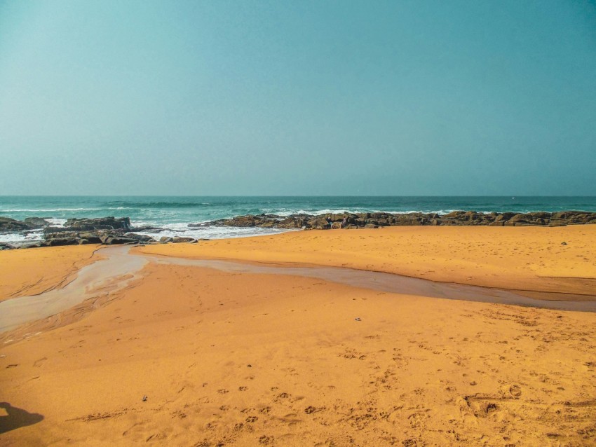 brown sand beach during daytime