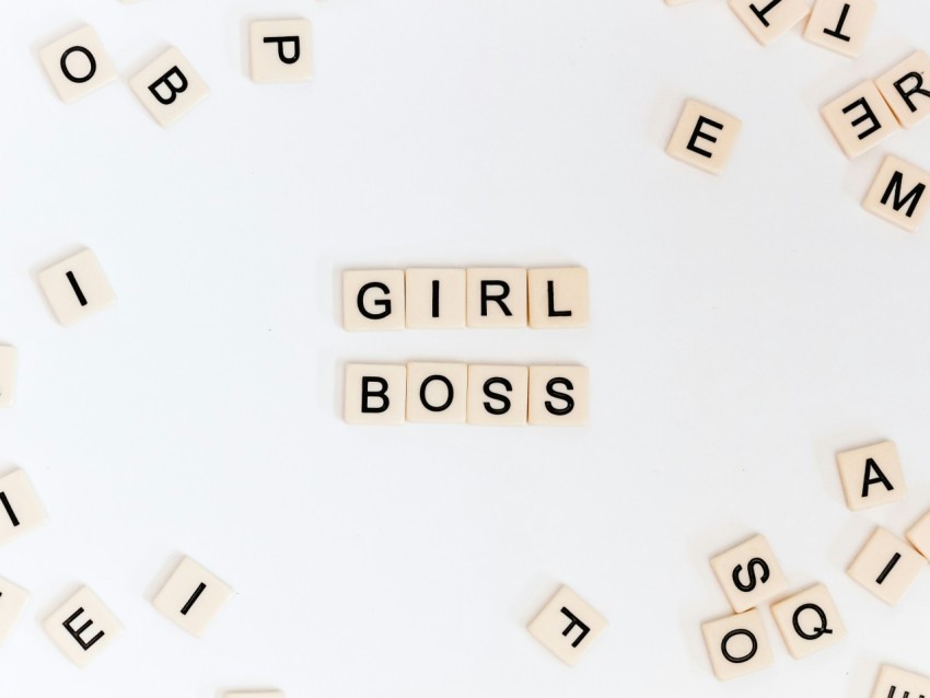 girl boss text on brown background zcw3l