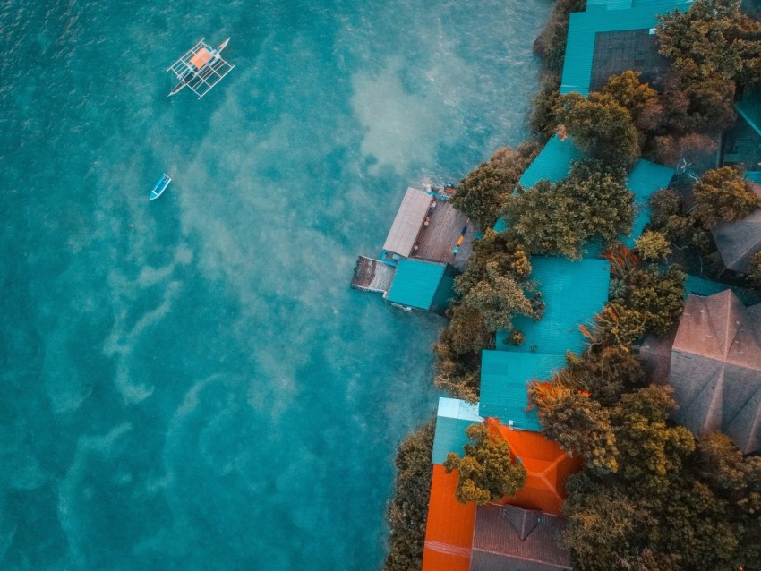 aerial photography of houses and sea