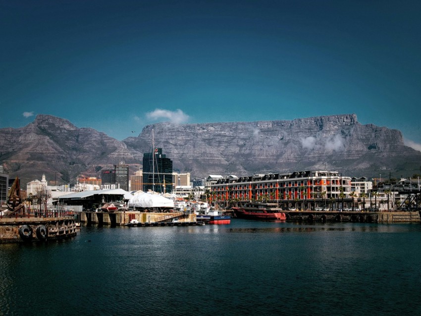 photography of buildings beside body of water during daytime