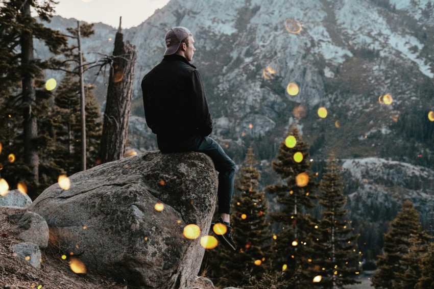 man sitting on rock  dFOo6Xw