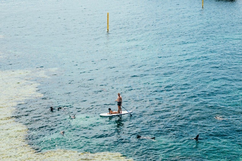 two person on white surface during daytime KoTU2H6