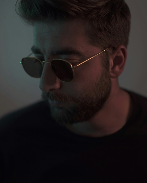 a man with a beard wearing sunglasses w2eD8GG