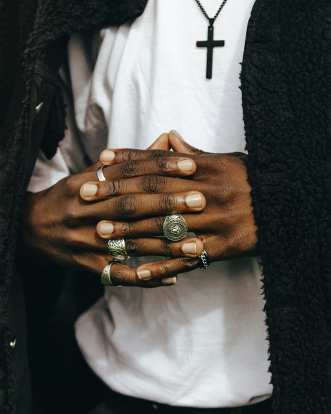 a person wearing rings and a cross necklace 9epqUq